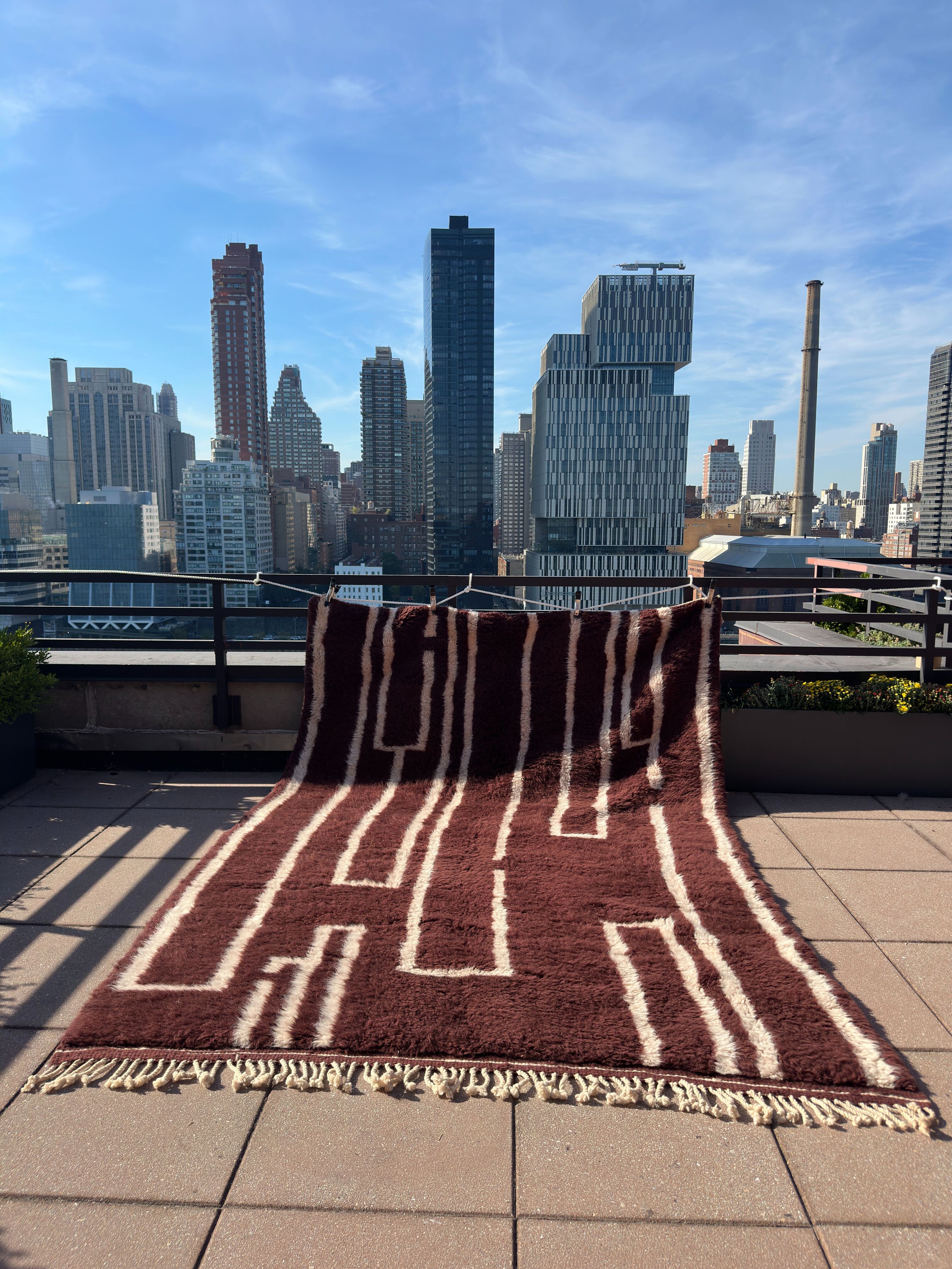 Manhattan Red, view 3